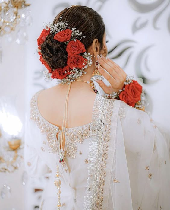 Luxury Red Rose Bridal Hair Gajra Set – Fresh Floral Bun & Wrist Corsage