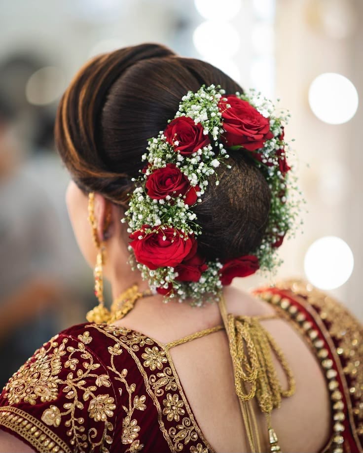 Luxury Red Rose Bridal Hair Gajra – Fresh Flower Bun Arrangement